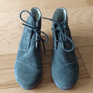 Women's NWOT Toms Gray Suede Wedges - SIZE 4